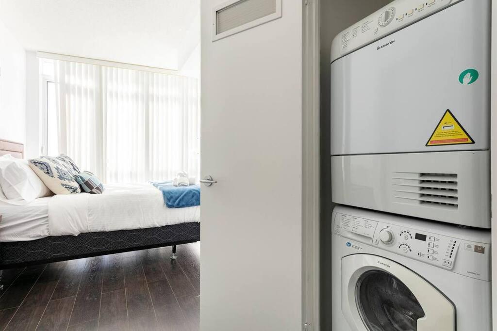 Guestic At Cityplace - Lake View & One Free Parking Toronto Eksteriør bilde