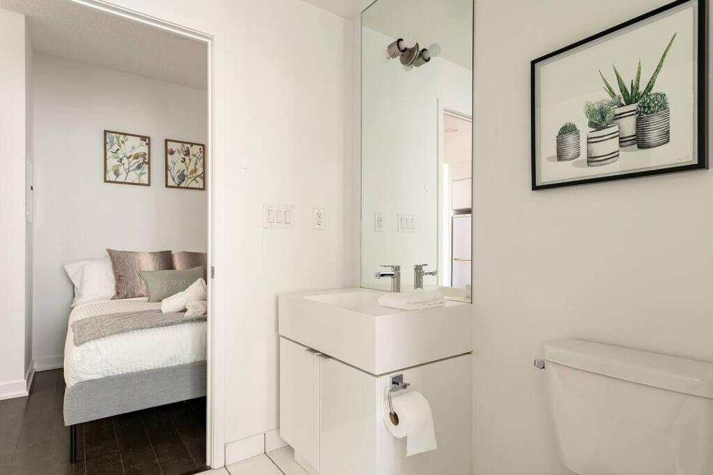Guestic At Cityplace - Lake View & One Free Parking Toronto Eksteriør bilde